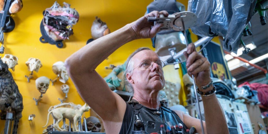 329875 Jim Henson s Creature Shop Behind the scenes shoot June 2022 2022 Web use wjhnht